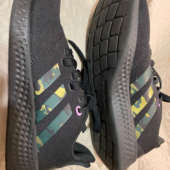 WOMEN'S ADIDAS SHOE SIZE 7 - Picture 2 of 7